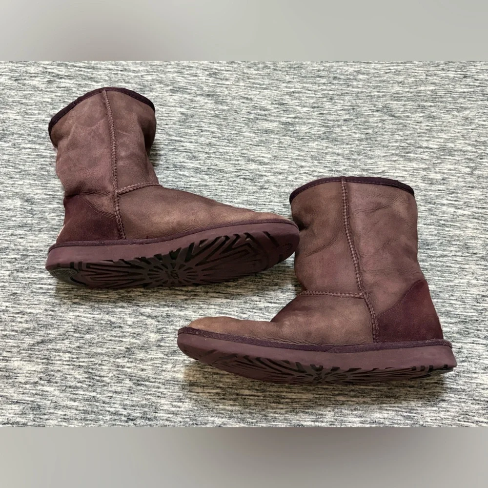 UGG Classic Short Boots Ladies 8 - Picture 2 of 8